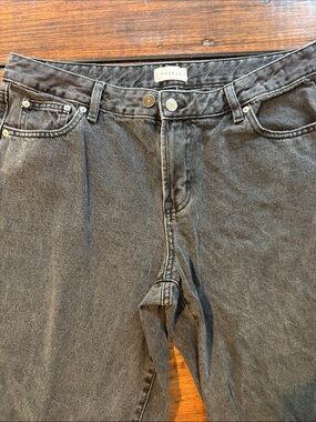 PacSun Casey low rise Washed Black Jeans 31 short
Extra button was added